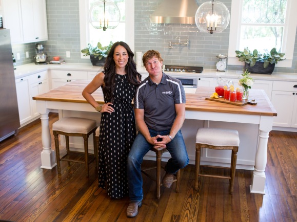 BP_HFXUP302H_hosts_Joanna-and-Chip-Gaines_194789_647338-1195974.jpg